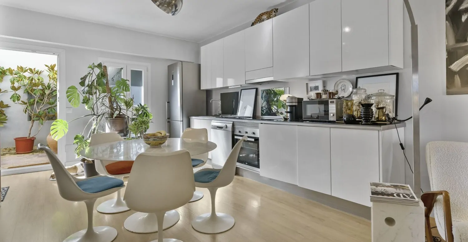 Cocina con acceso al patio