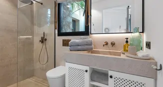 von_poll_real_estate_property_ES253745402_image_12