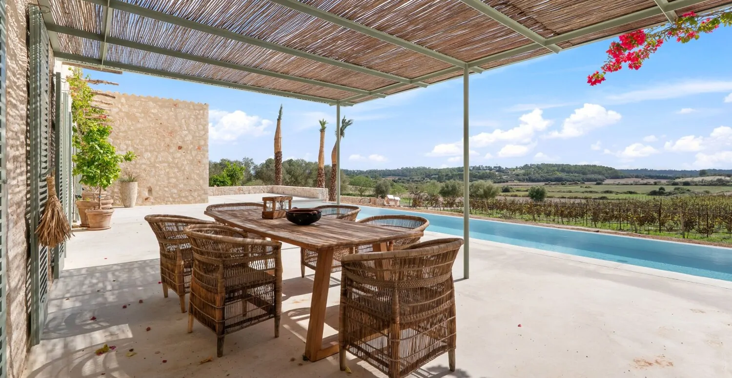 Terrasse mit Sitzgelegenheit