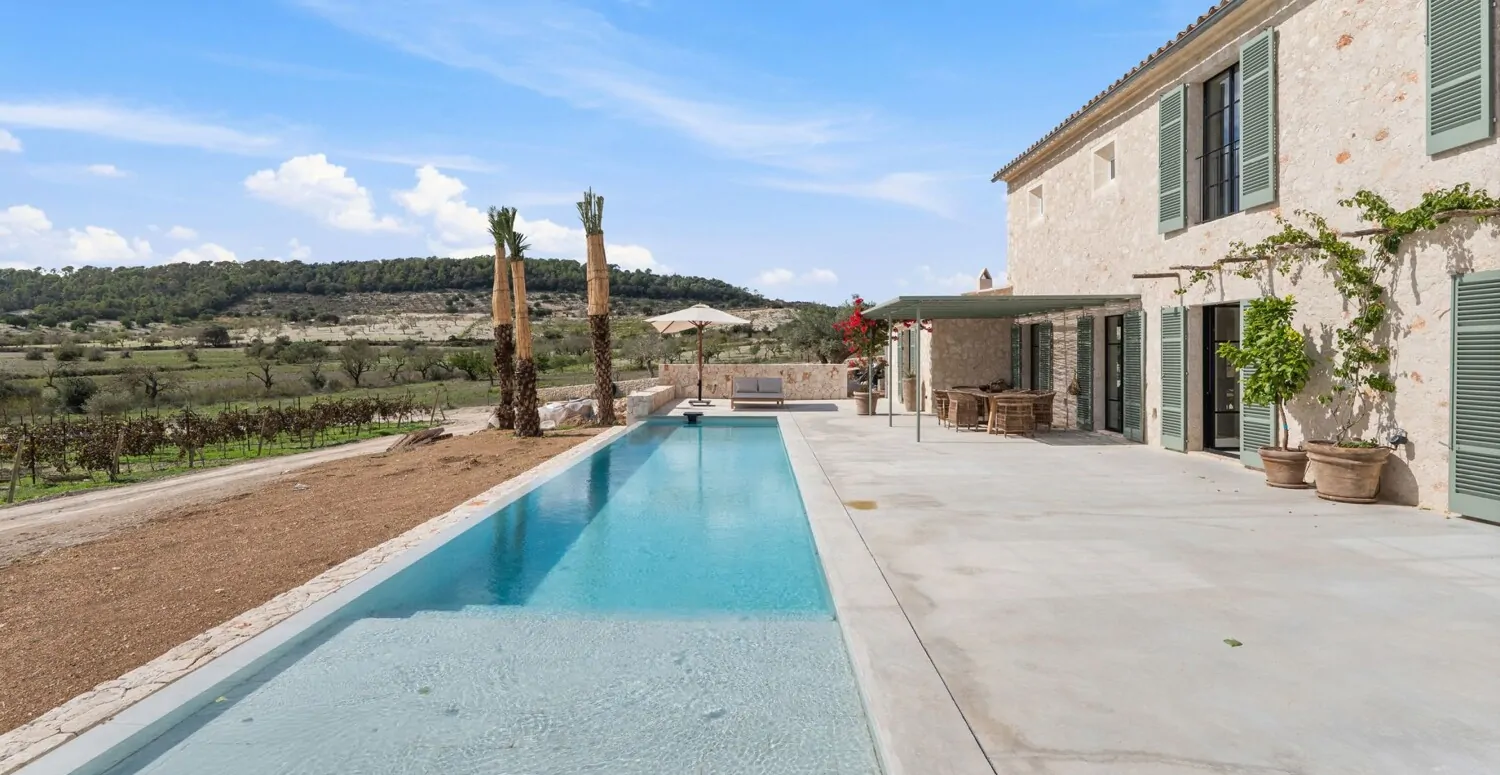 Pool und Blick nach Westen