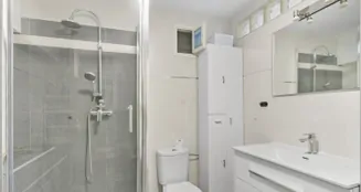 von_poll_real_estate_property_ES253745472_image_47