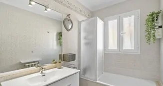 von_poll_real_estate_property_ES253745472_image_45