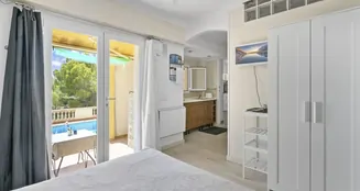 von_poll_real_estate_property_ES253745472_image_6