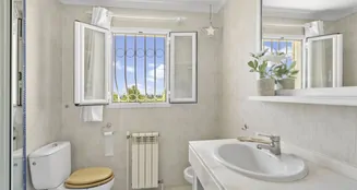 von_poll_real_estate_property_ES253745472_image_9