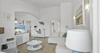 von_poll_real_estate_property_ES253745472_image_3