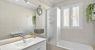 von_poll_real_estate_property_ES253745472_image_12