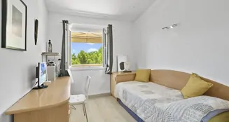 von_poll_real_estate_property_ES253745472_image_7