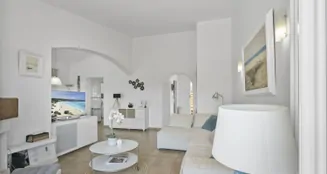 von_poll_real_estate_property_ES253745472_image_69