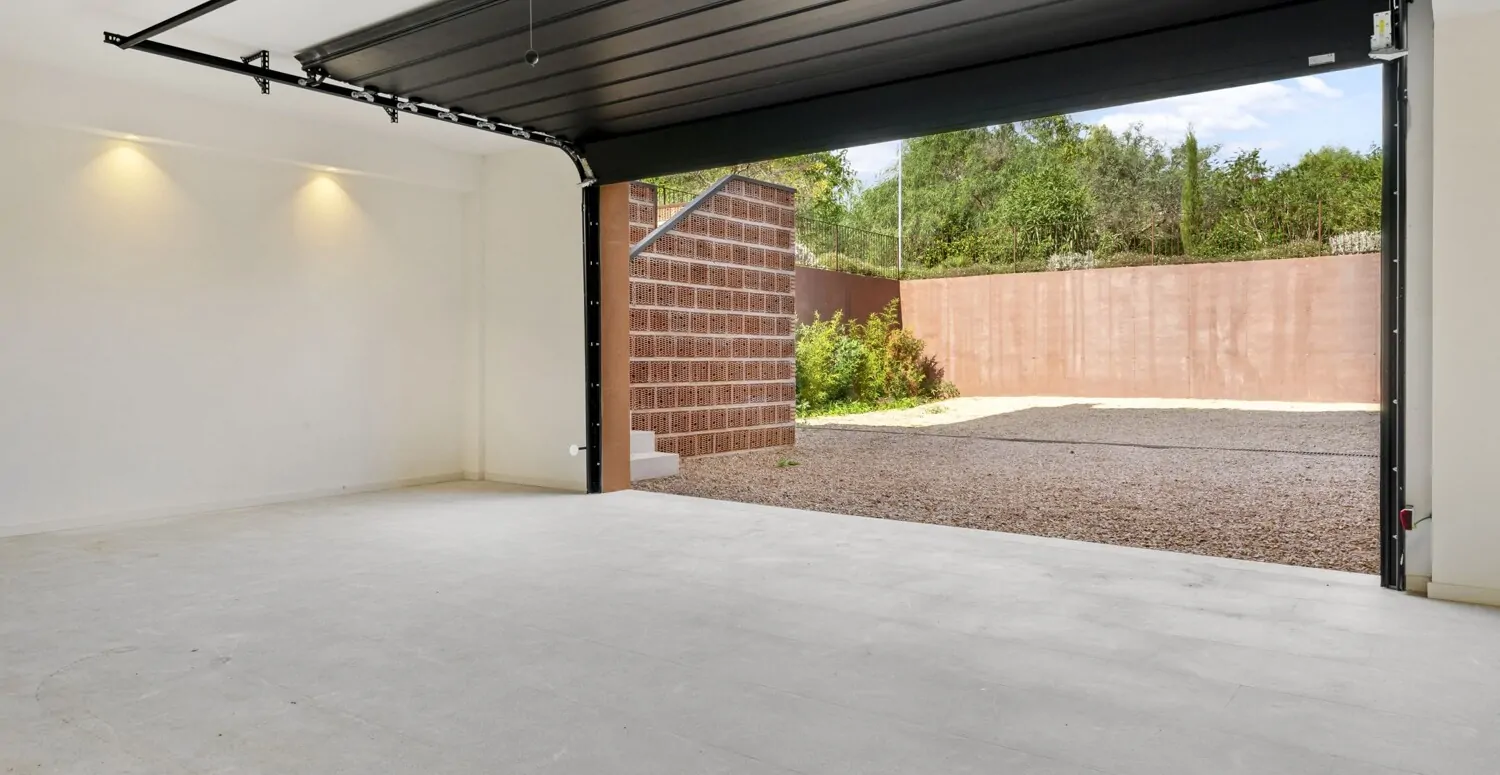 Entrance to the garage