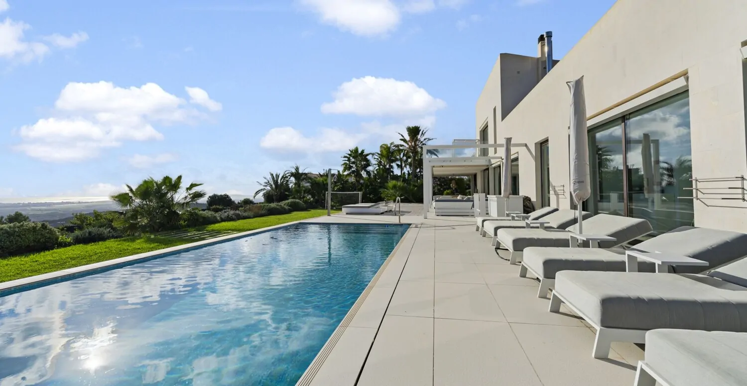 Moderne Villa mit Pool in Puntiró