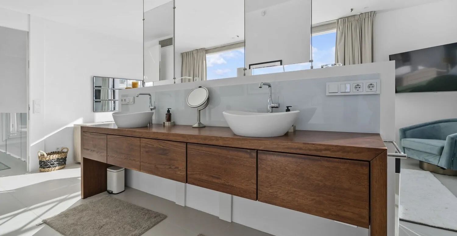 Washing area in the bedroom