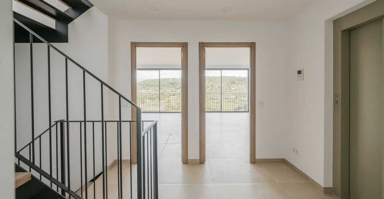 Staircase and elevator to the basement