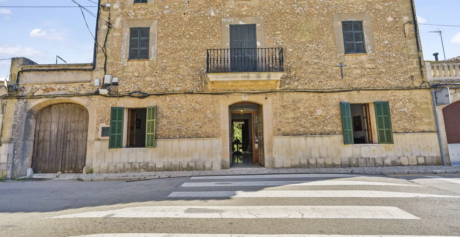 Dorfhaus Biniali Westfassade