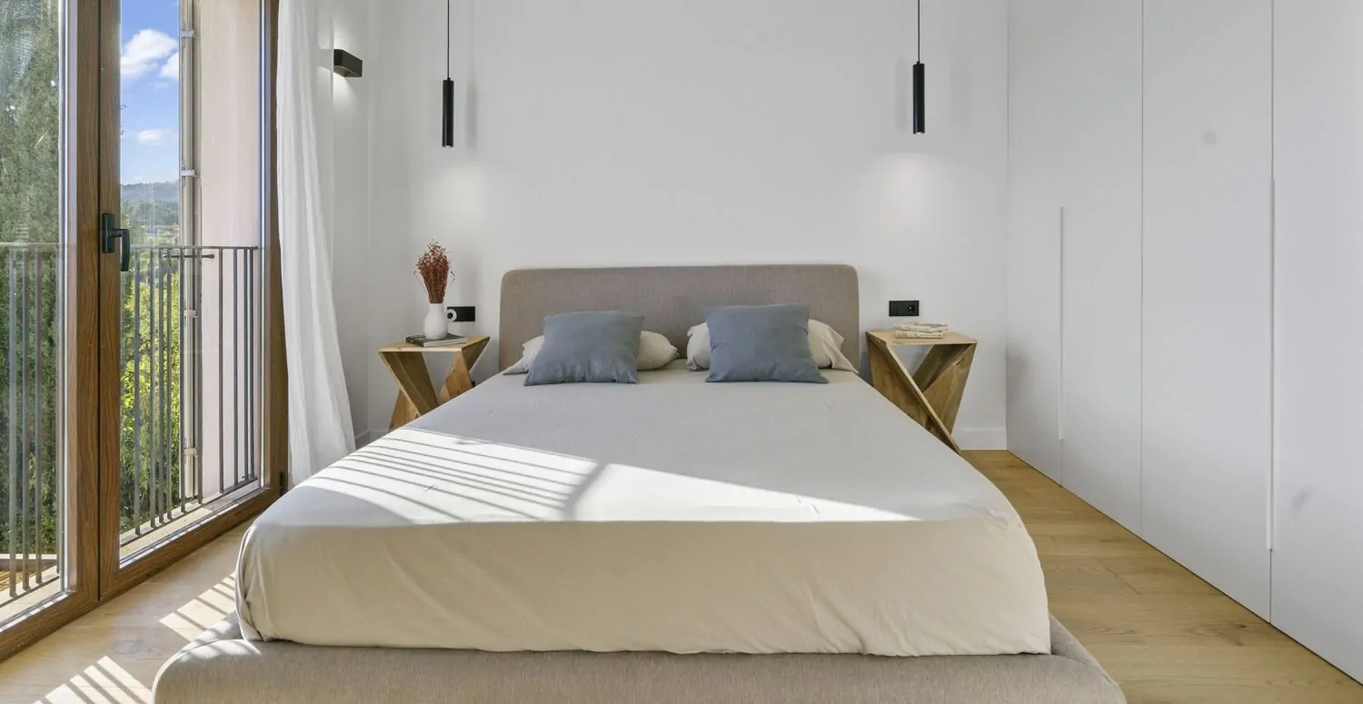 Schlafzimmer mit Einbauschränken