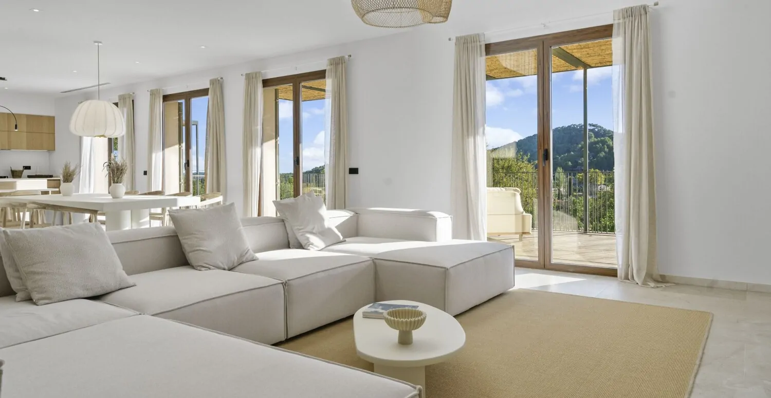 Blick vom Sofa auf die Terrasse