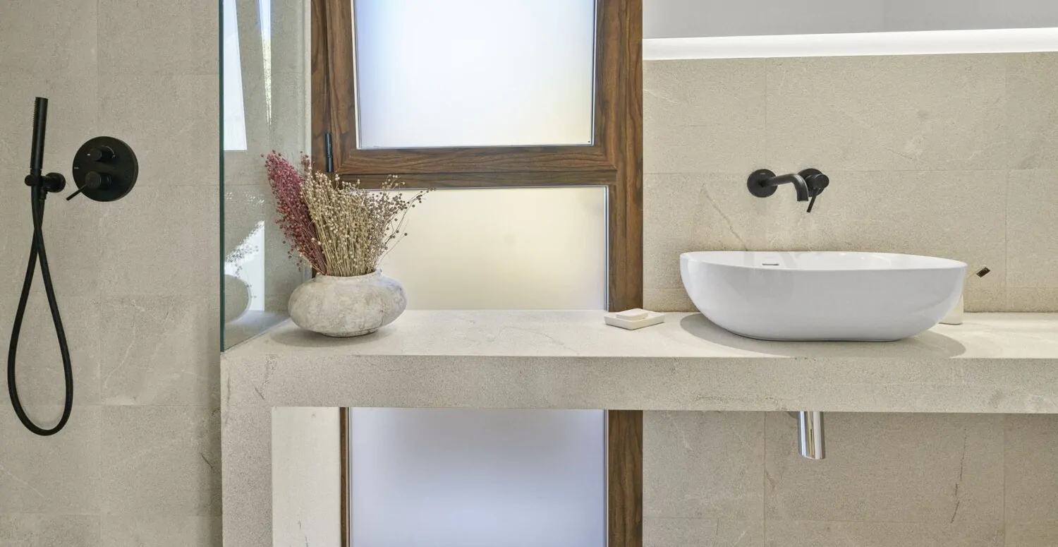 Badezimmer mit Dusche