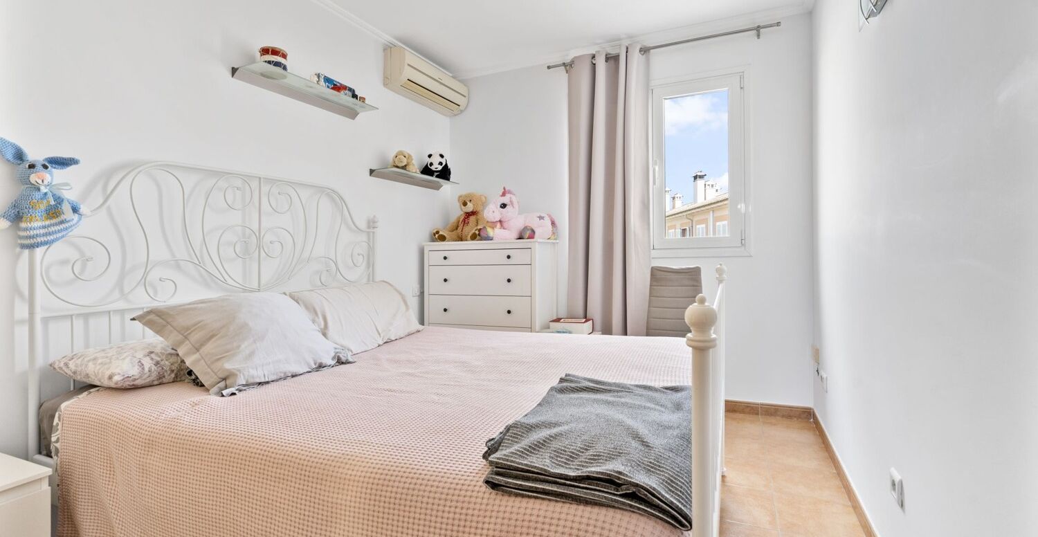 Schlafzimmer 1