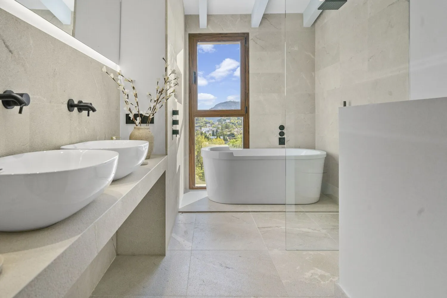 Bañera con vistas al exterior