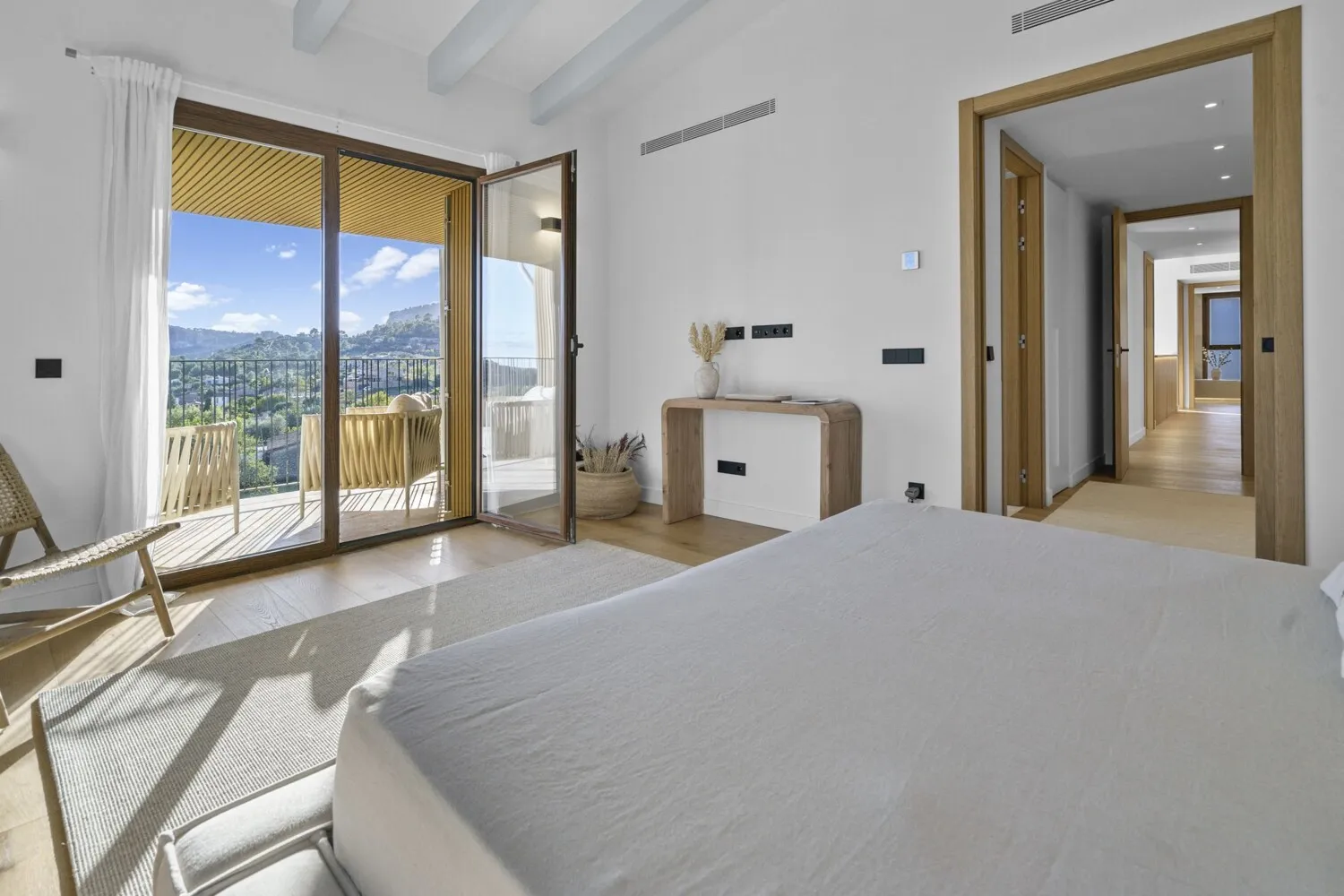 Dormitorio con vistas al pasillo