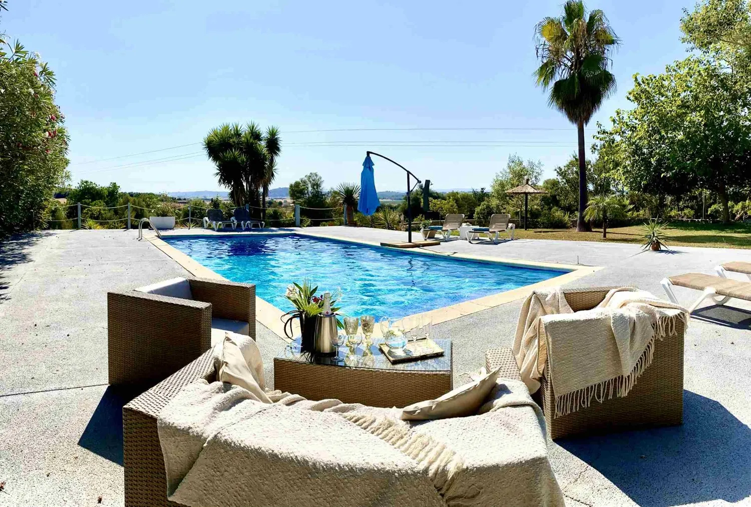 Terrasse und Pool