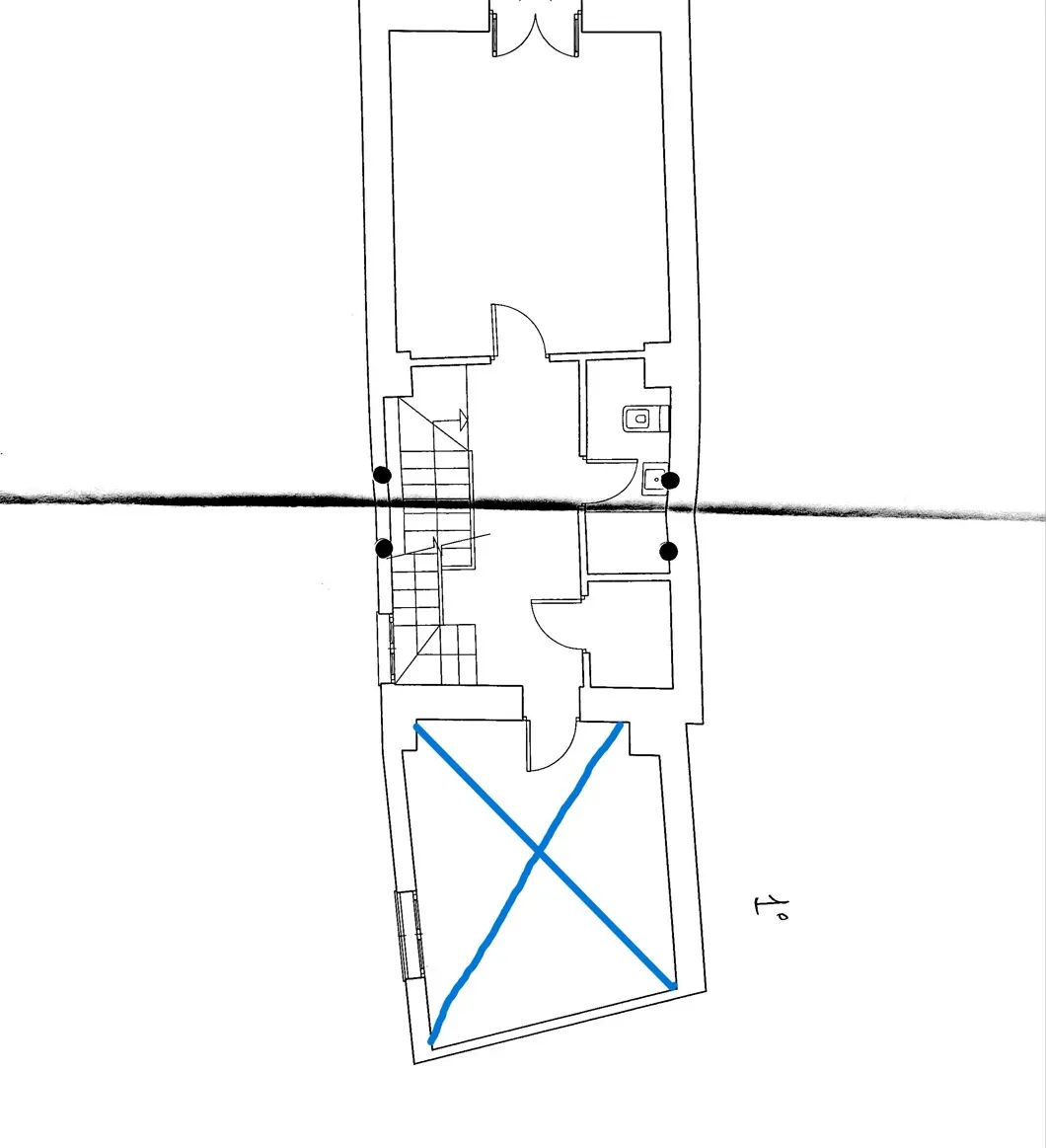 Büro und Toilette im ersten Stock