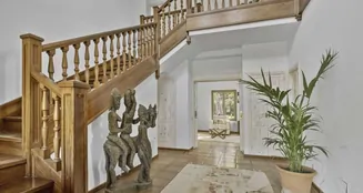 von_poll_real_estate_property_ES253745634_image_2