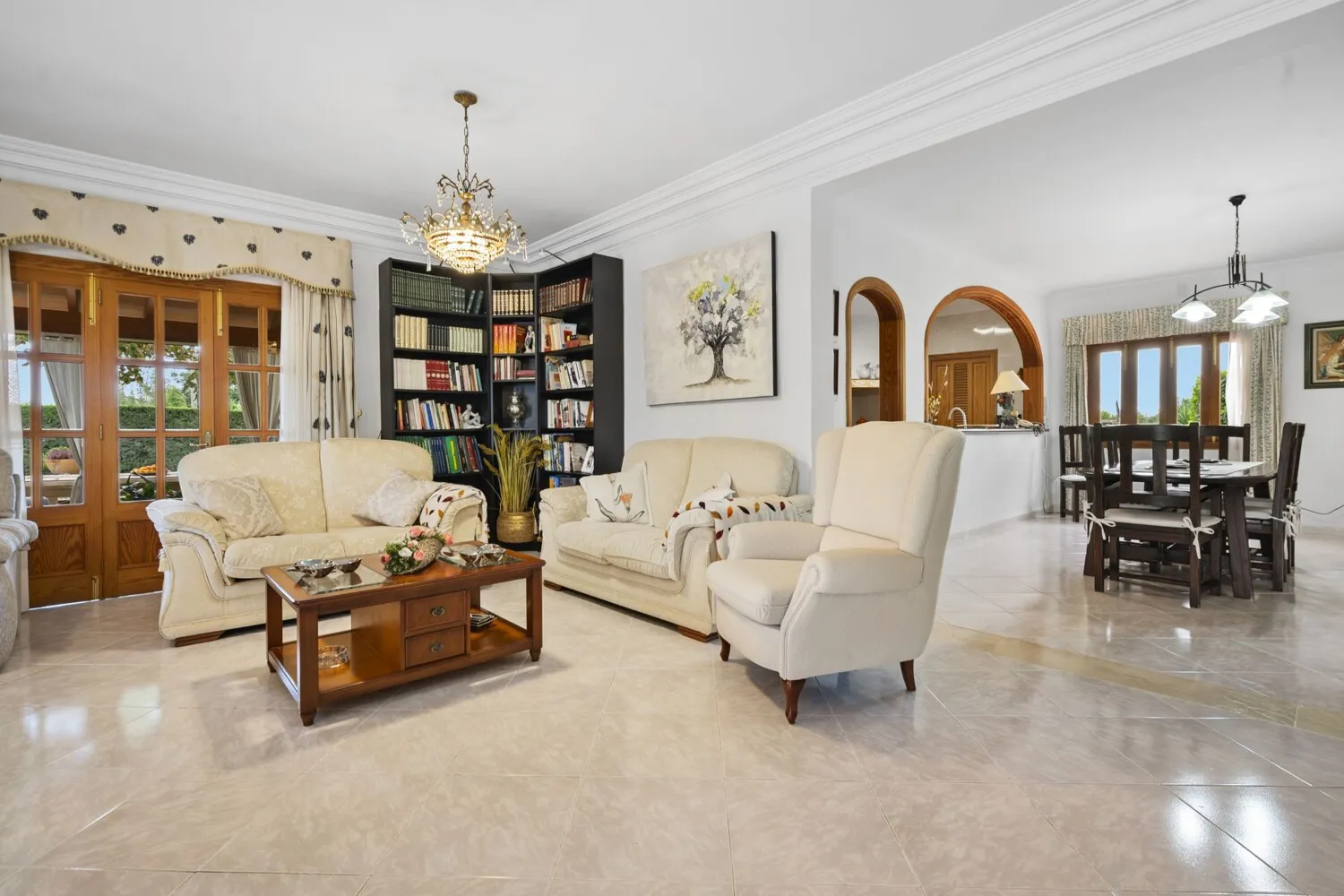 salón y comedor de planta abierta