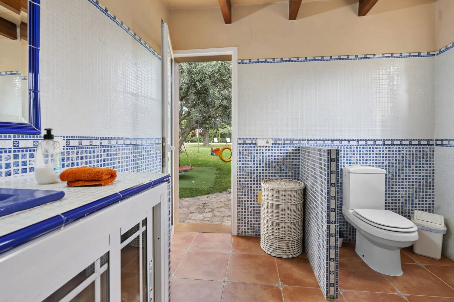 Vista desde el baño hacia la vegetación