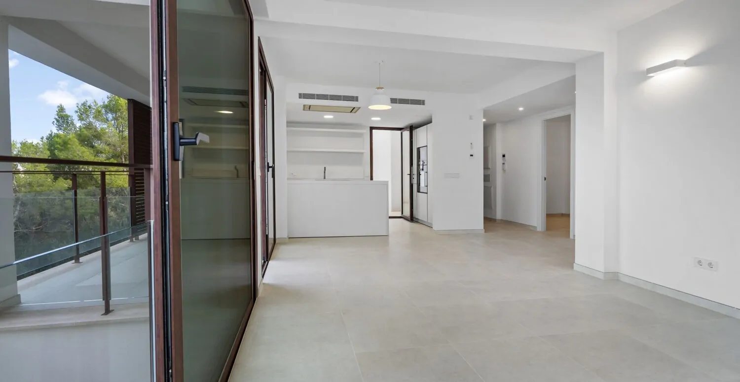 Blick  auf die Terrasse und das Wohnzimmer