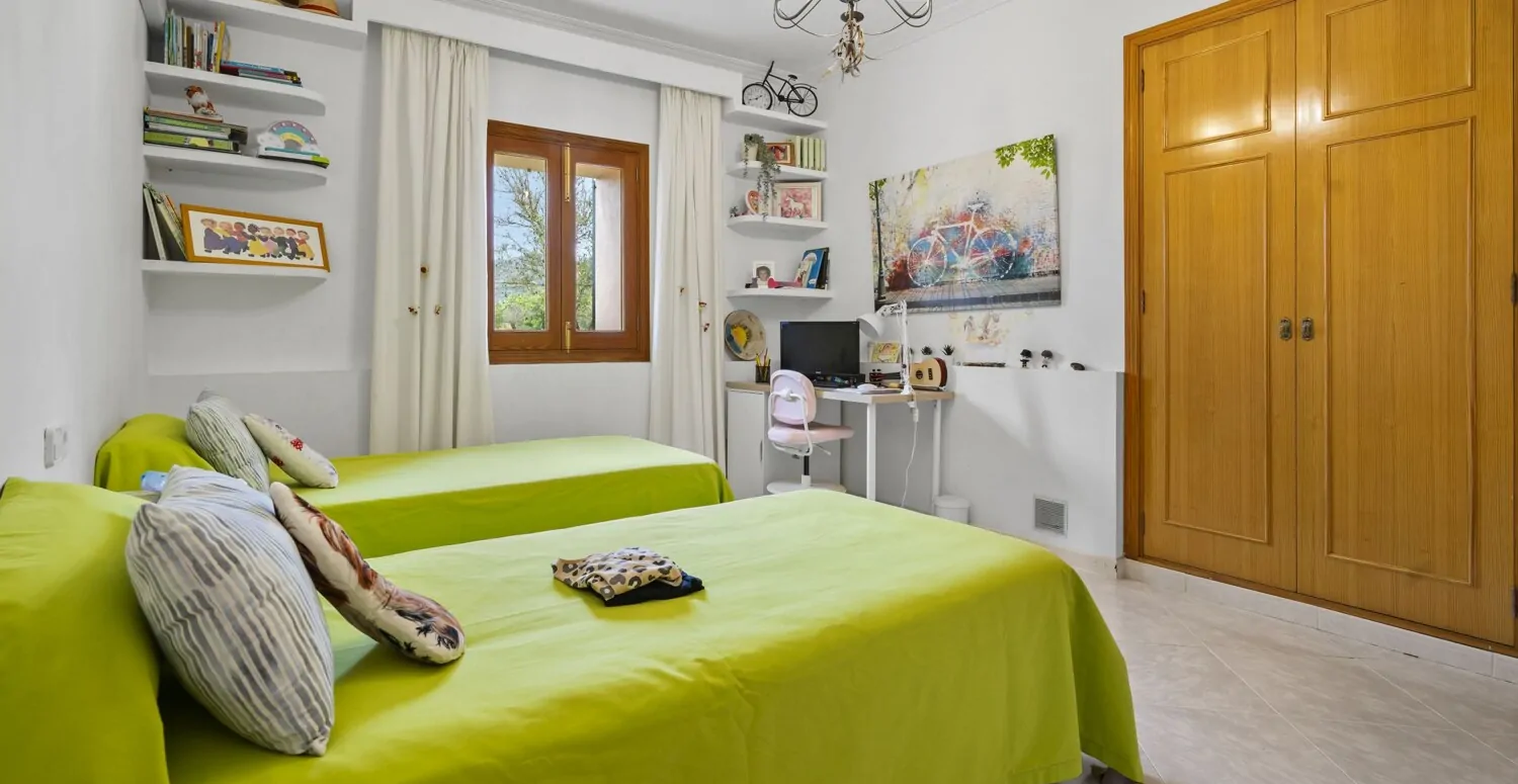 Schlafzimmer mit Einbauschrank