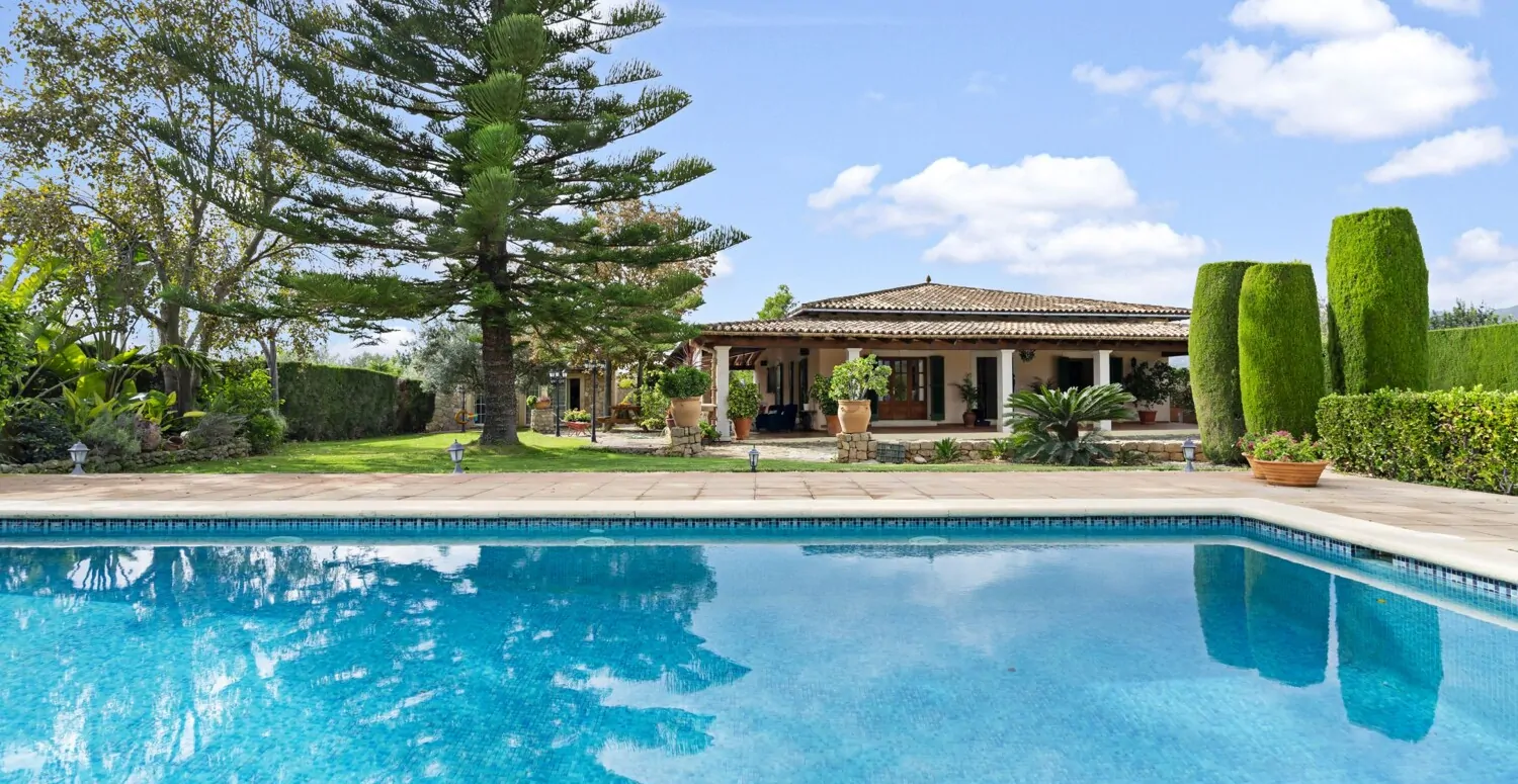 Blick vom Pool Richtung Finca