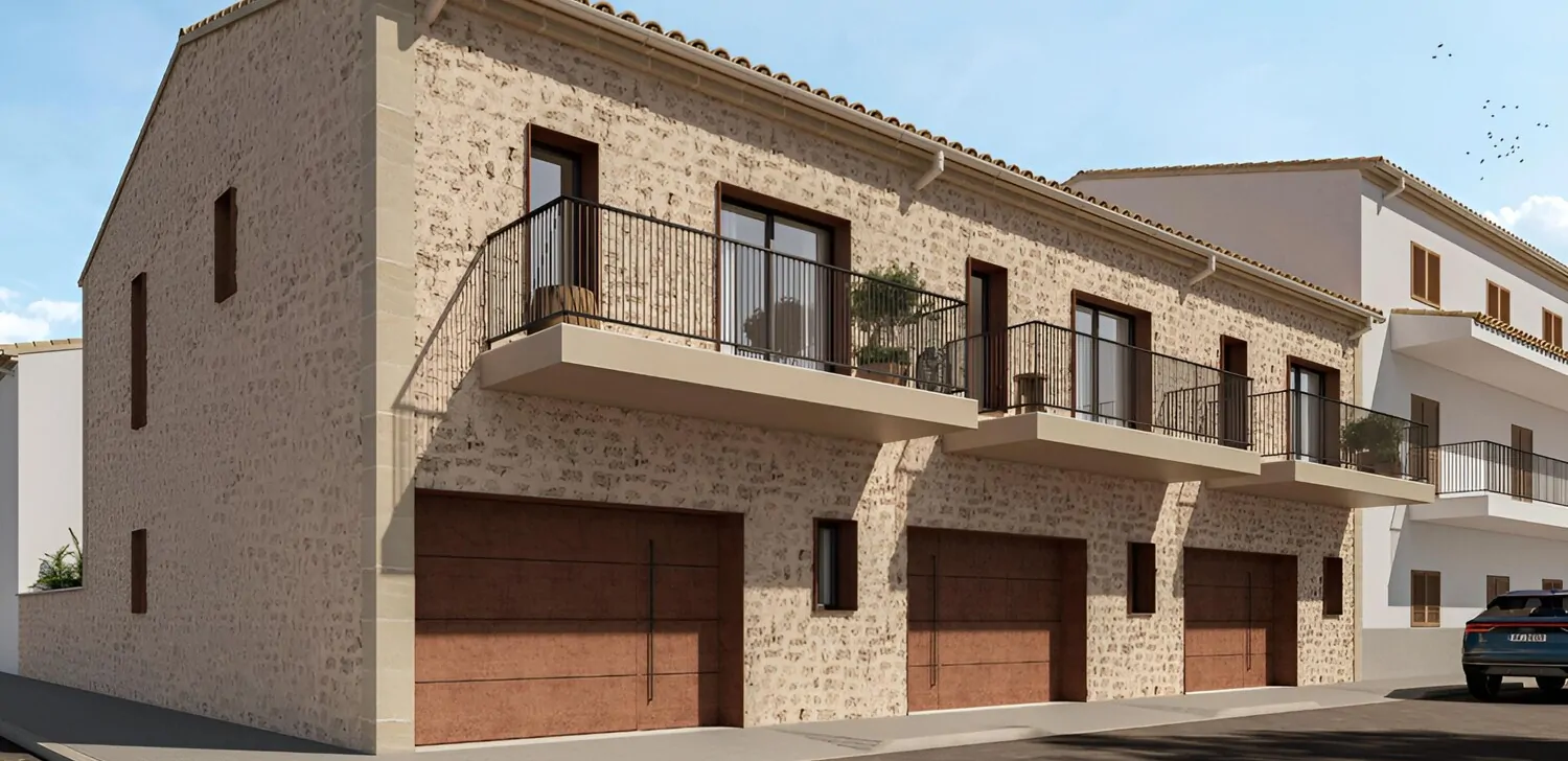 Strassenansicht mit Garage und Balkon