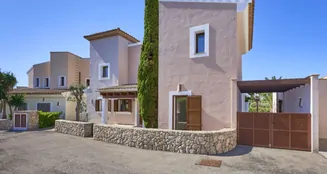 von_poll_real_estate_property_ES253745674_image_20