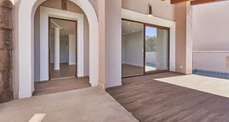 von_poll_real_estate_property_ES253745674_image_3