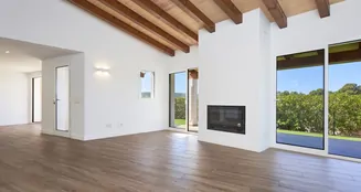 von_poll_real_estate_property_ES253745674_image_4