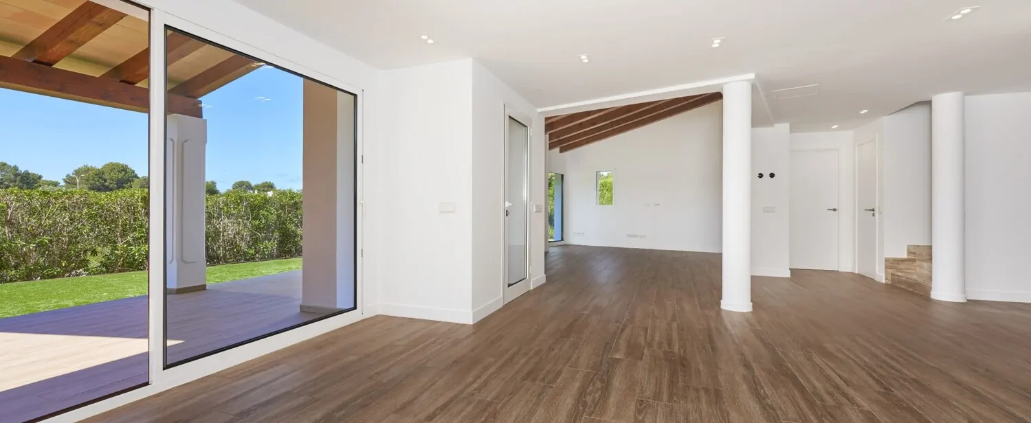 Vista desde el salón a la terraza