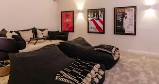 von_poll_real_estate_property_ES253745687_image_23