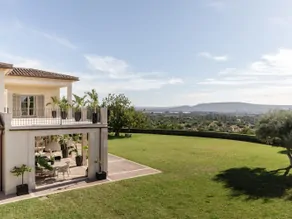 Exklusiver mediterraner Rückzugsort mit zeitgenössischer Eleganz