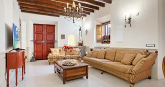 von_poll_real_estate_property_ES253745693_image_20