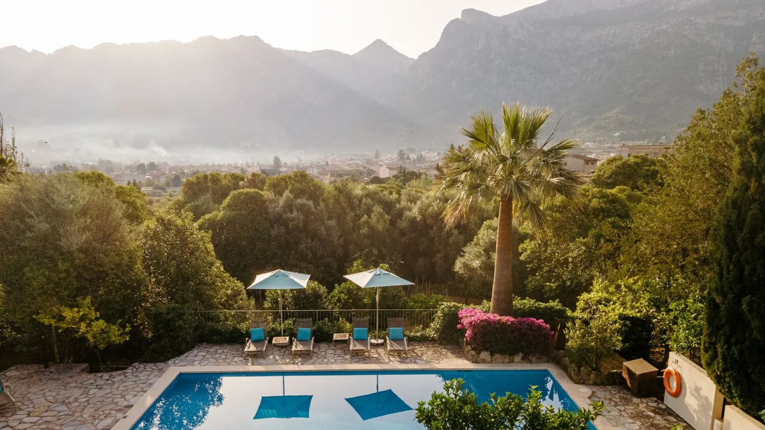 Pool und Blick nach Soller