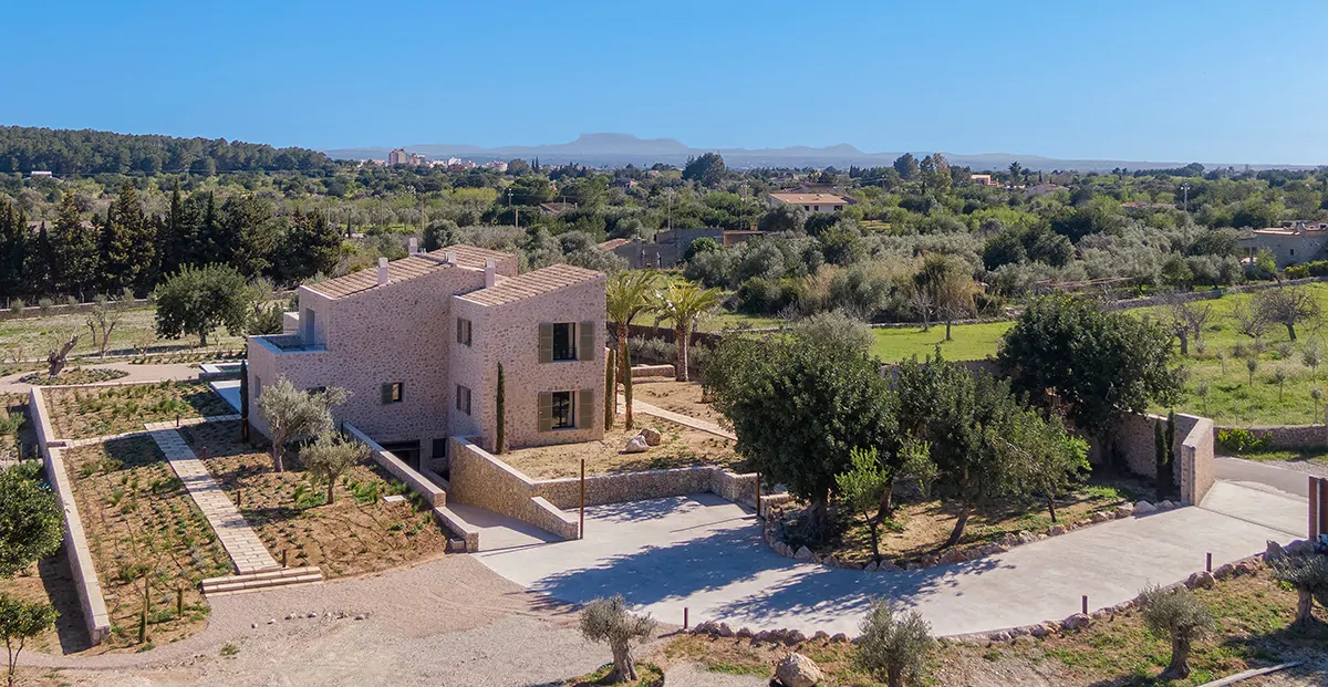 Spektakuläre-Finca-mit-großem-Pool-in-Selva-2