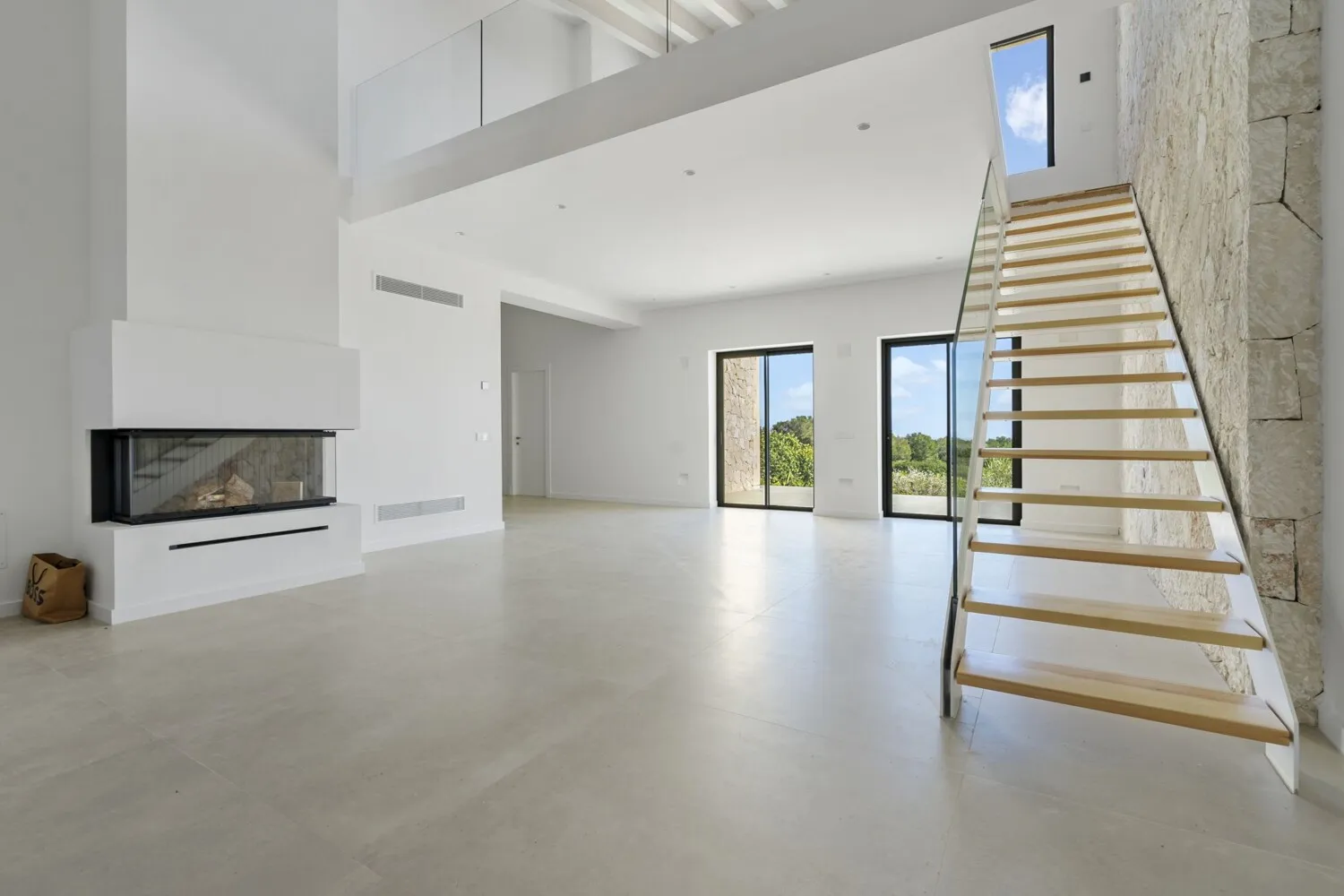 Sala de estar con chimenea