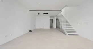 von_poll_real_estate_property_ES263745757_02_image_1