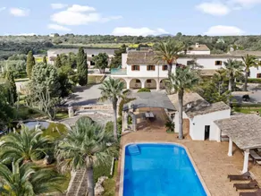 Teilrenoviertes Herrenhaus mit Fernblick, Pool und großem Grundstück in Santanyi