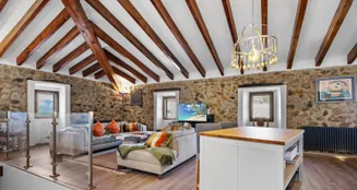 von_poll_real_estate_property_ES253745693_image_32