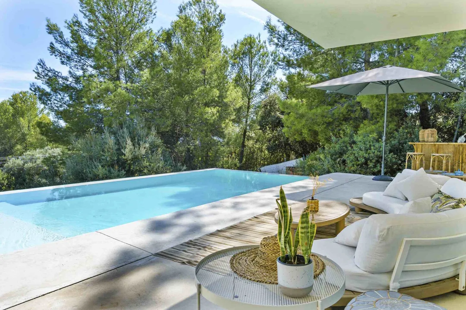 Terrasse und Pool