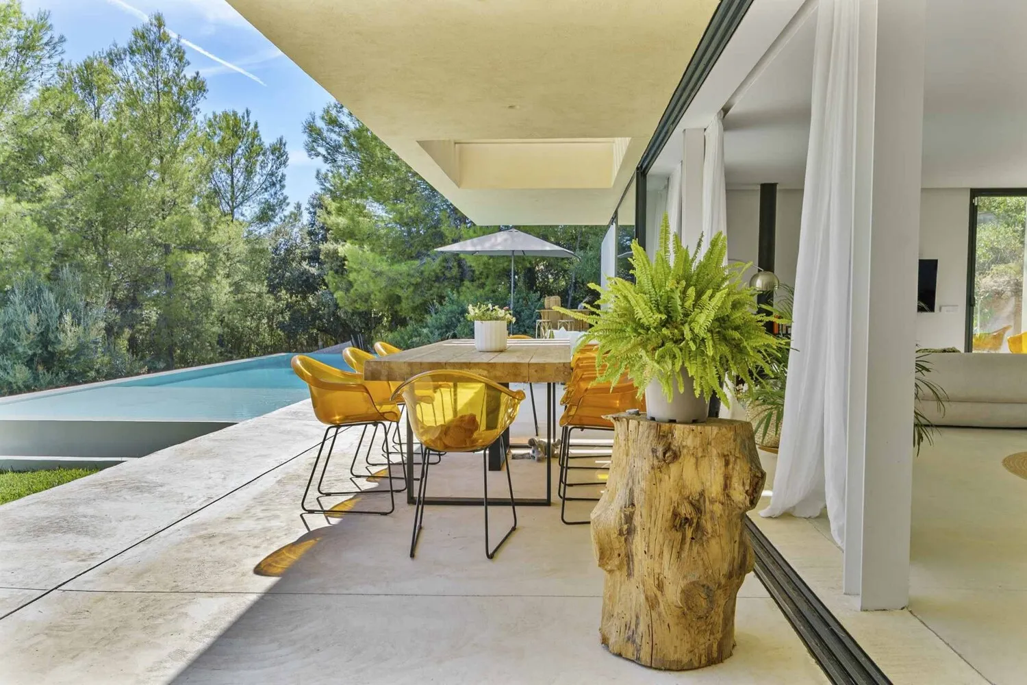 Terrasse und Pool