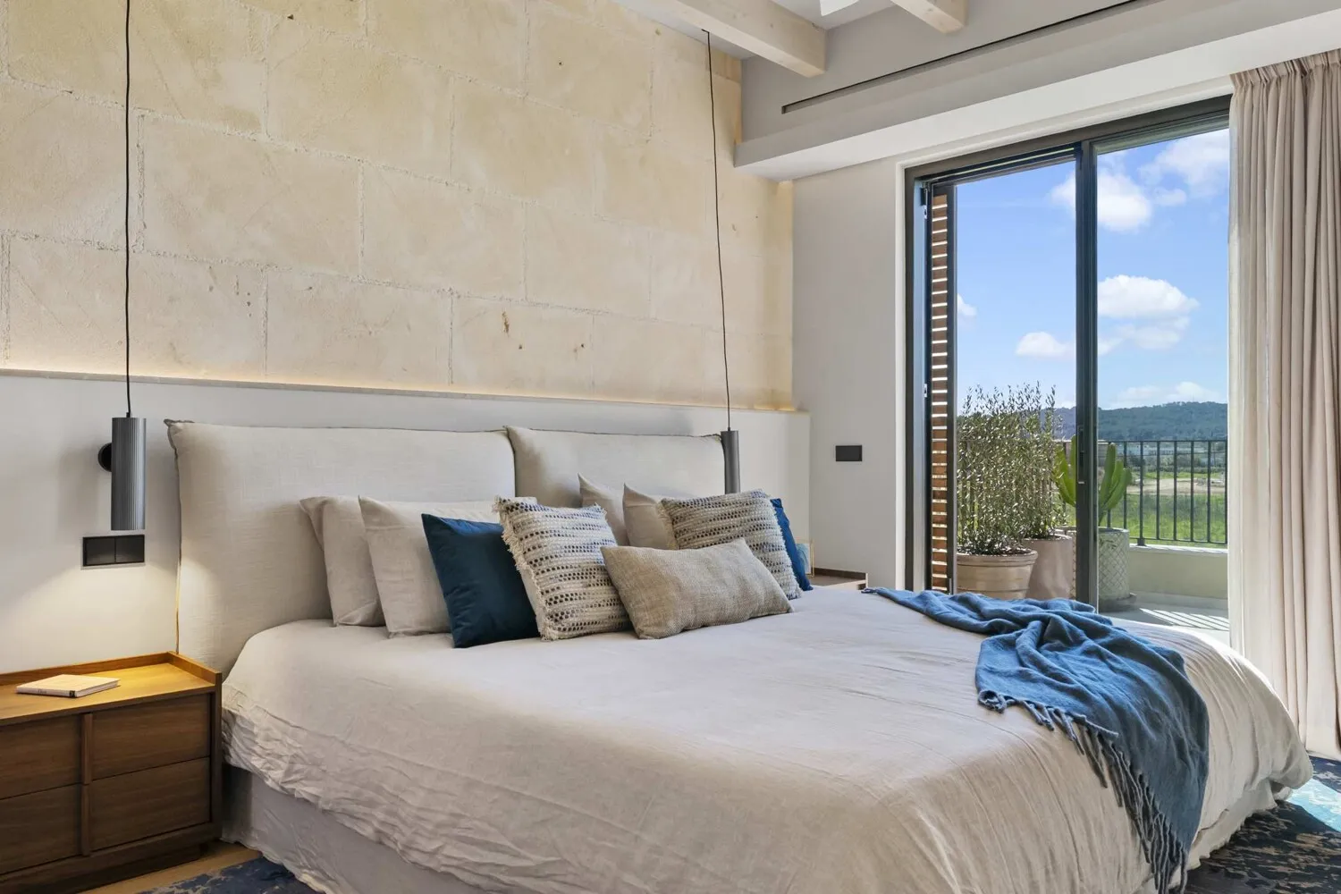Dormitorio principal y terraza privada