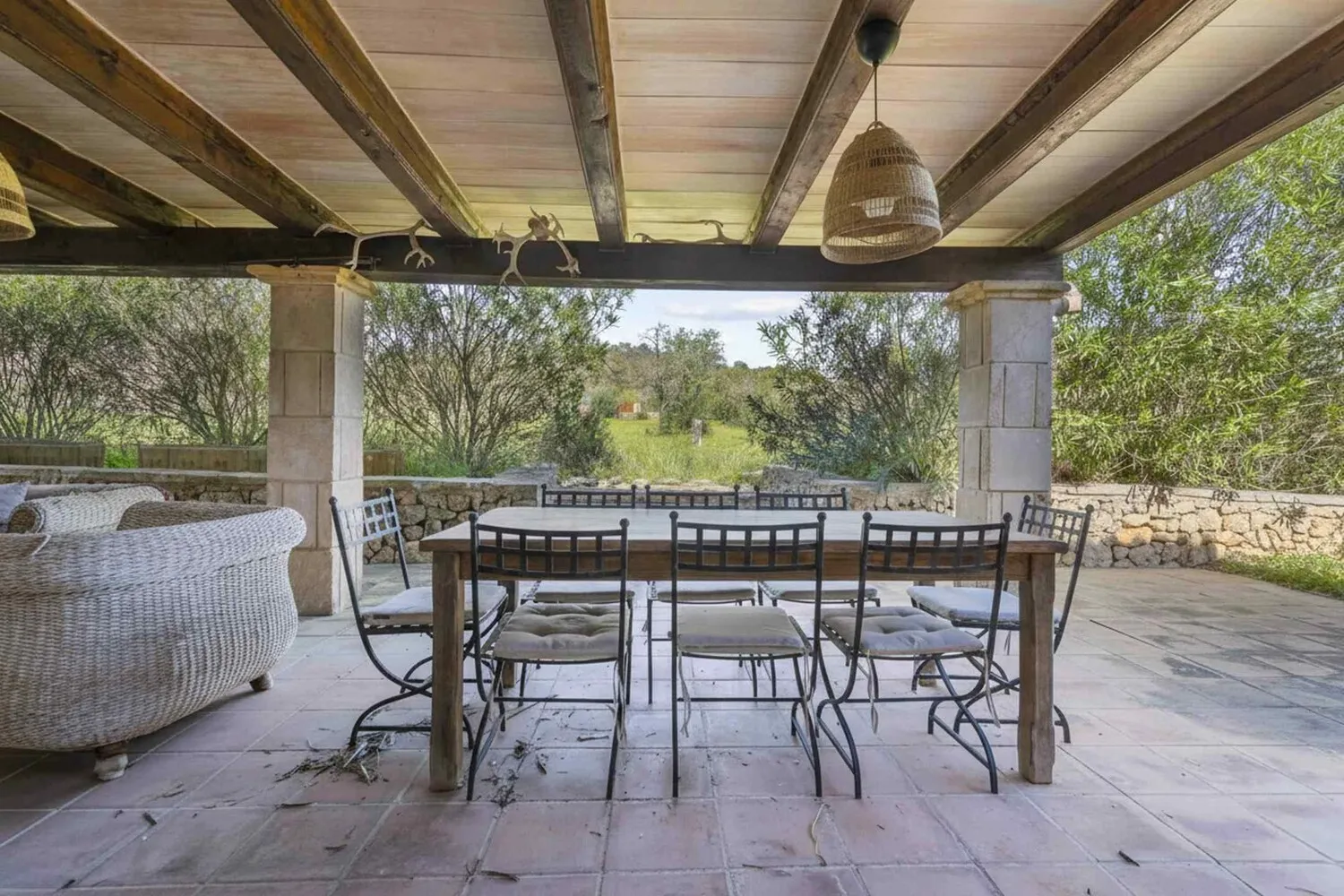 Mesa de comedor al aire libre