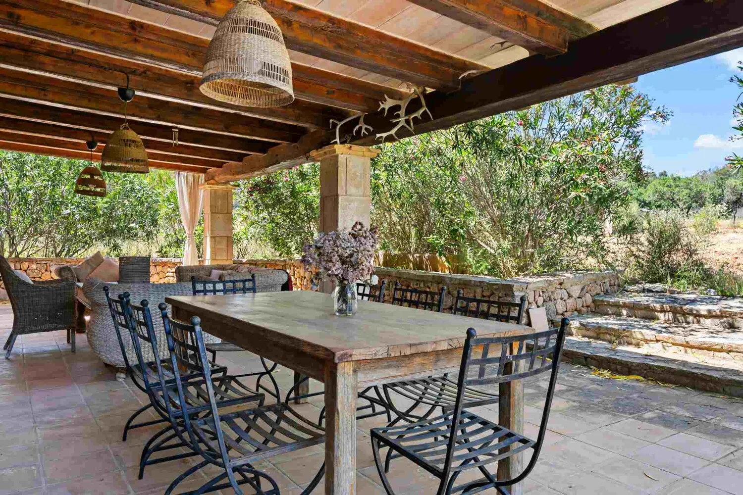 Mesa de comedor al aire libre